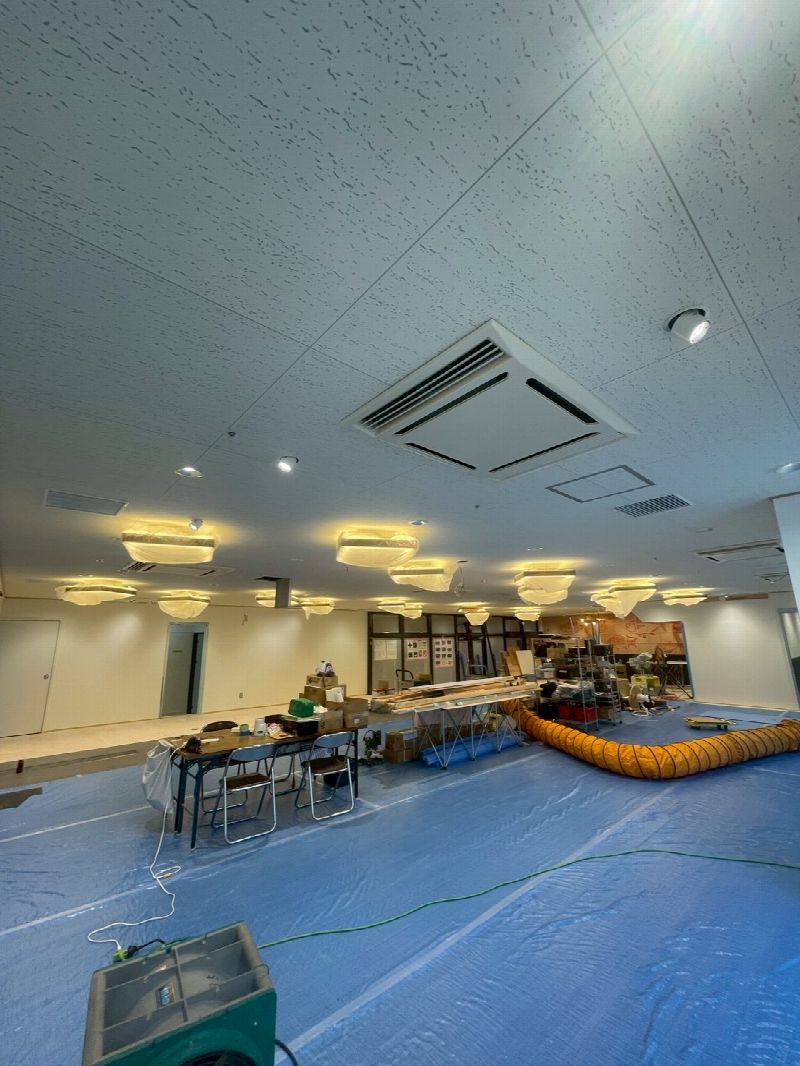 大手回転寿司チェーン様のダクト工事を担当しました(写真9)