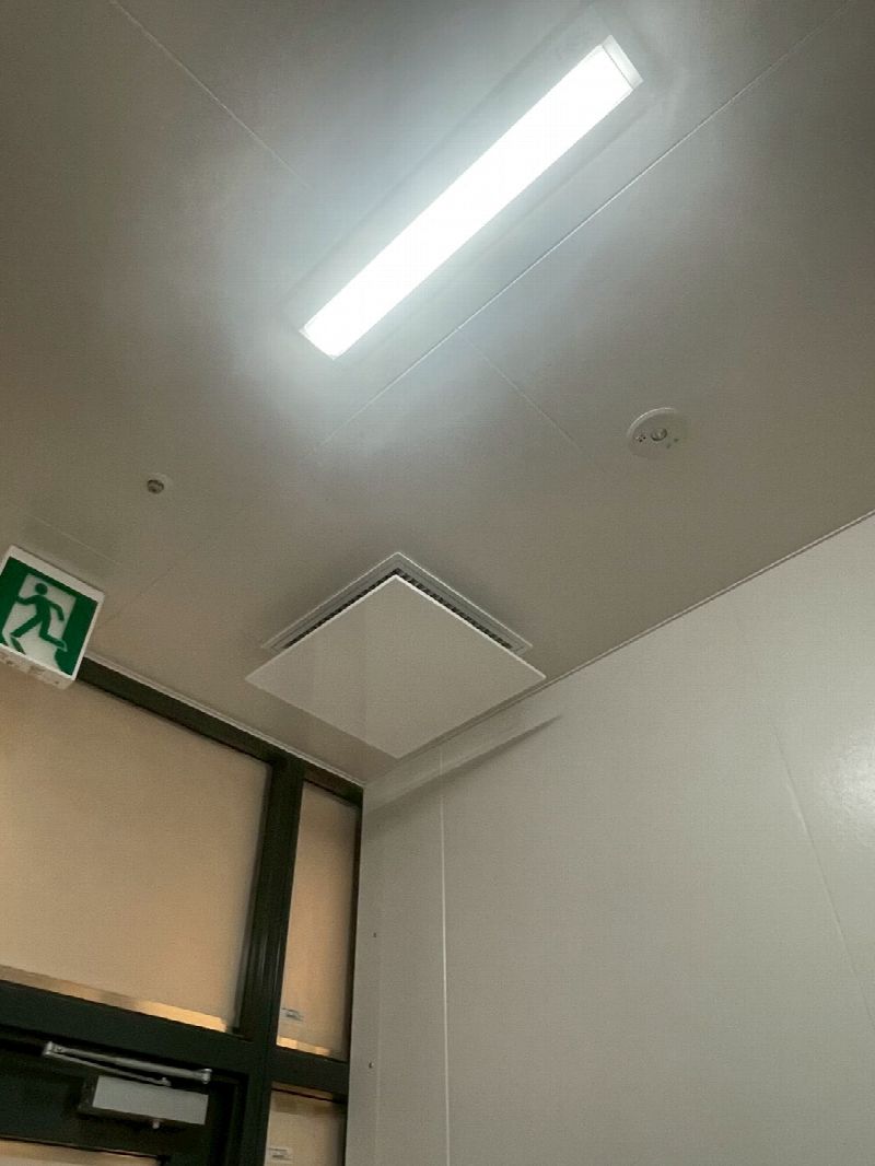 大手回転寿司チェーン様のダクト工事を担当しました(写真7)