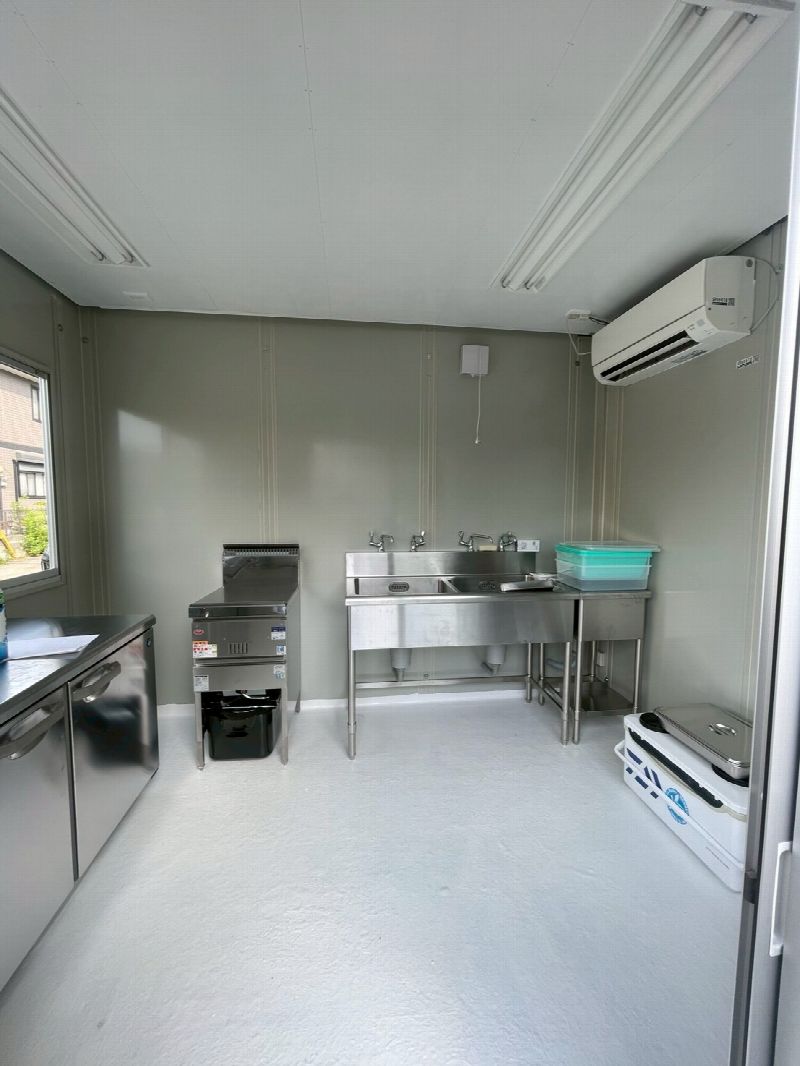 行橋市テイクアウト唐揚げ店!プレハブ改修で快適厨房が完成(写真2)