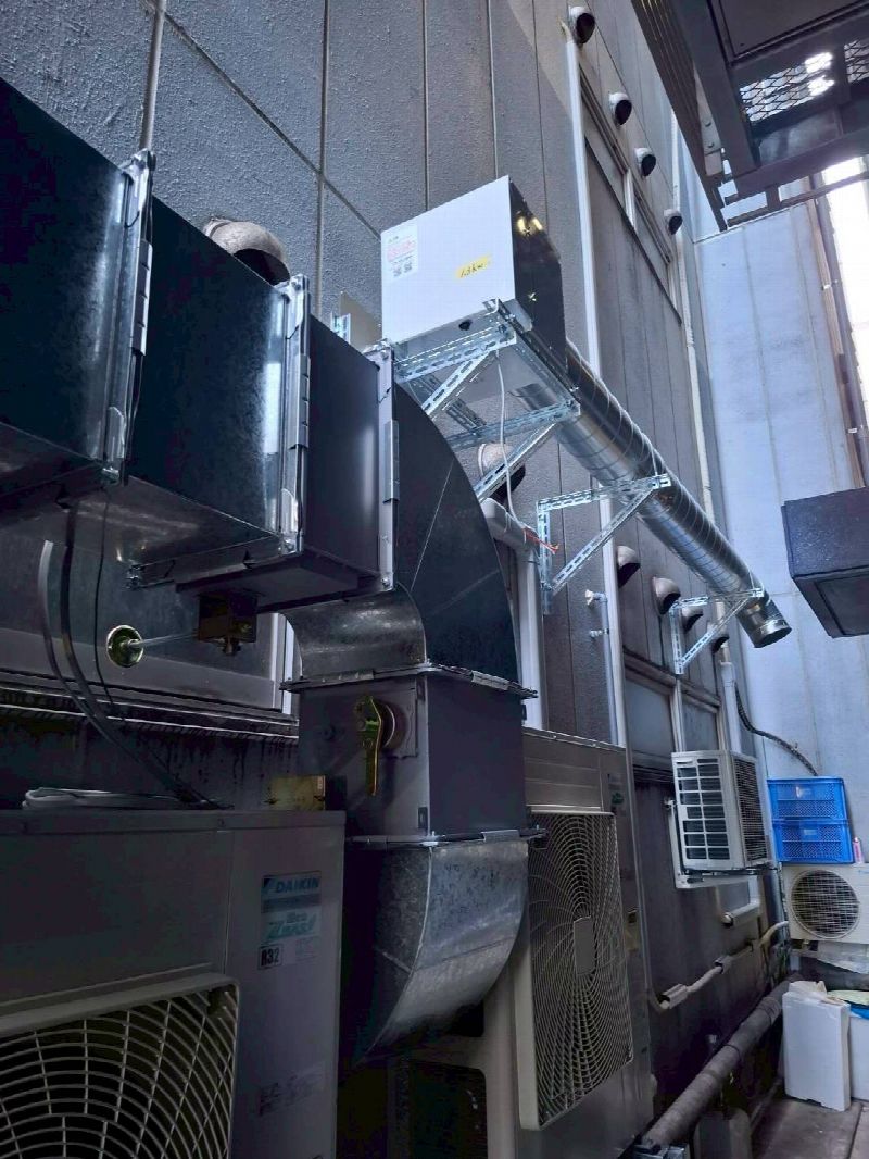 焼肉店の命を守る!床下ダクト点検口と二重の防火対策(写真21)
