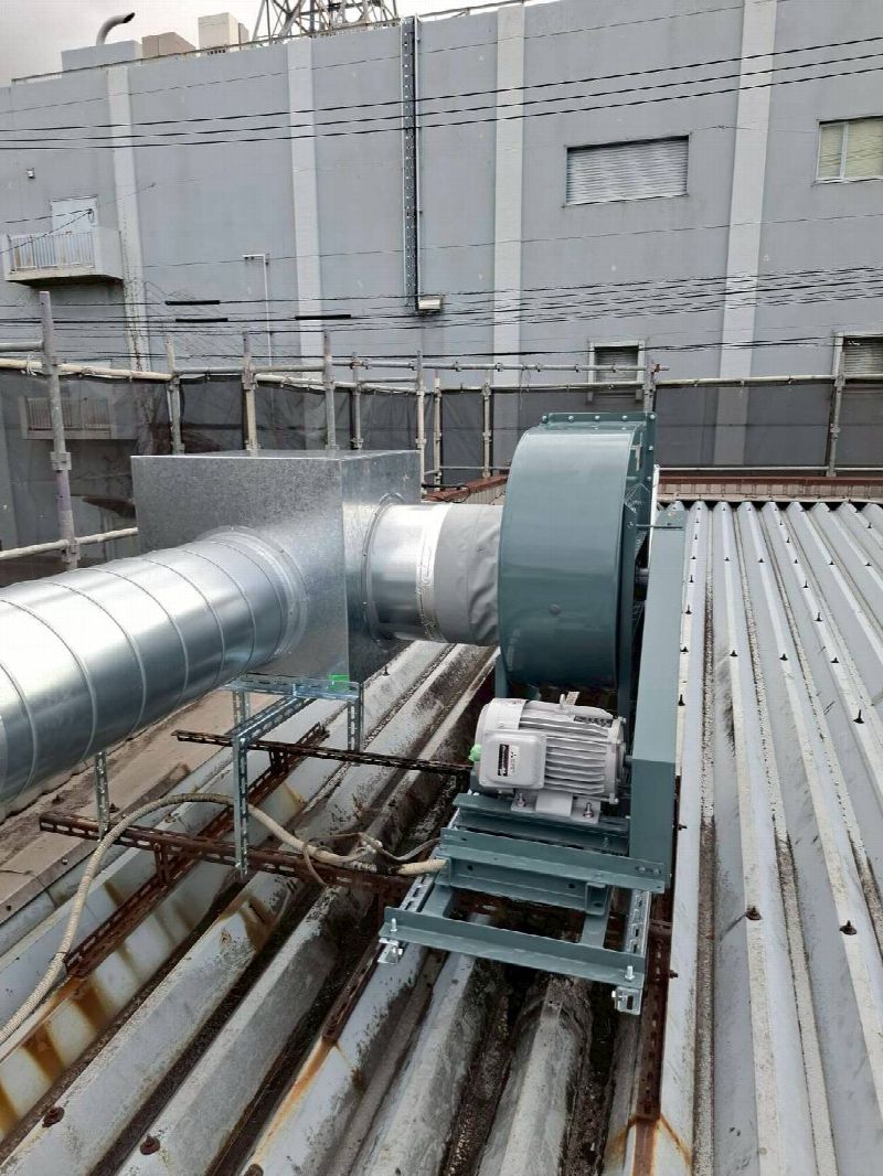お弁当チェーン様ファン定期交換(写真3)