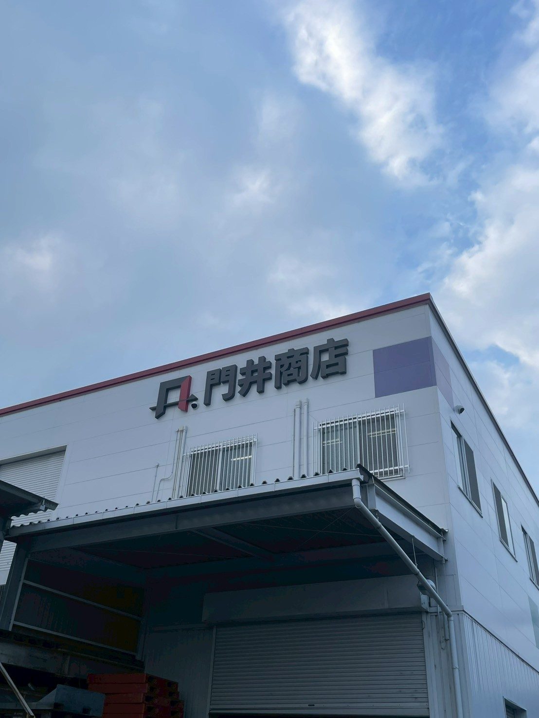 大規模工場様の清潔と安全を極めた特注排煙システムを導入（写真1）