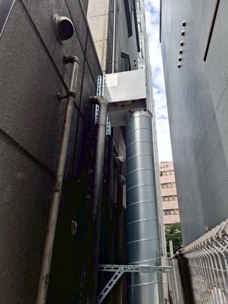 【解決事例】都心部の煙・油煙問題に終止符！「野田の消煙機」設置（写真2）