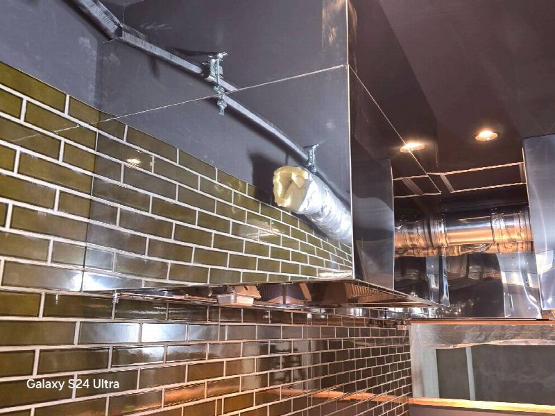 かわ屋の大量煙対策で特注排煙システム導入しました。（写真6）