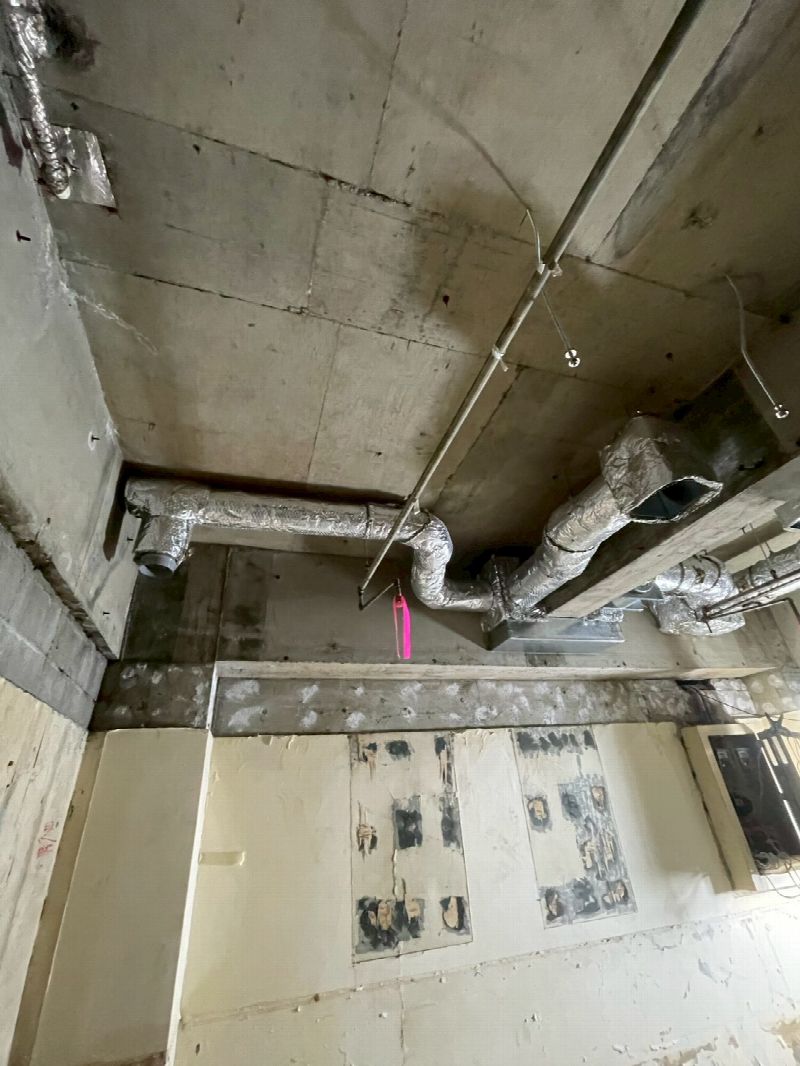 キッチンに大型アイランドフード設置(写真2)